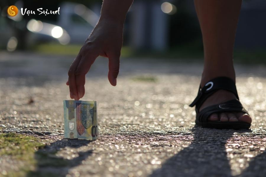 Hy vọng bạn đã hiểu thêm về cách đánh số khi nhặt được tiền, cùng với ý nghĩa của từng hình thức nhặt tiền khác nhau